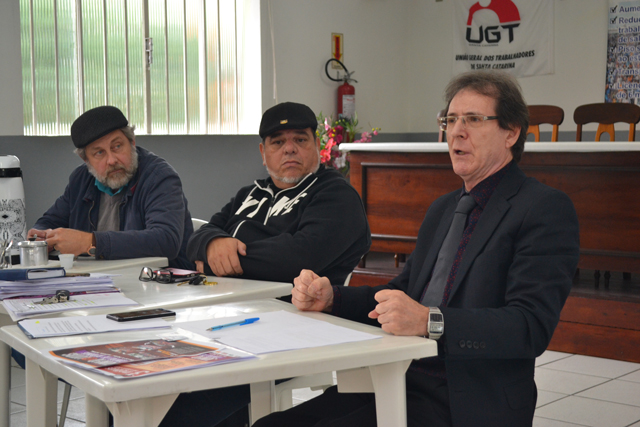 Trabalhadores preparam greve para dia 30
